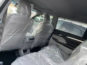 Toyota Highlander XLE 4x4 V6 (3.5L 6cyl 8A) 2018 Silver