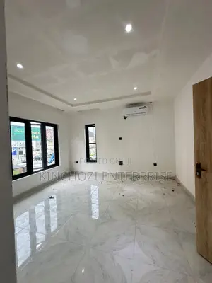 2bdrm Townhouse / Terrace in Lekki Phase 1 for rent