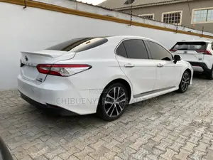 Toyota Camry LE (2.5L 4cyl 8A) 2019 White
