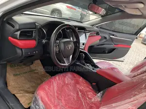 Toyota Camry LE (2.5L 4cyl 8A) 2019 White