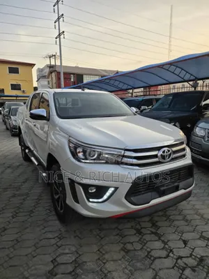 Toyota Hilux 2019 White