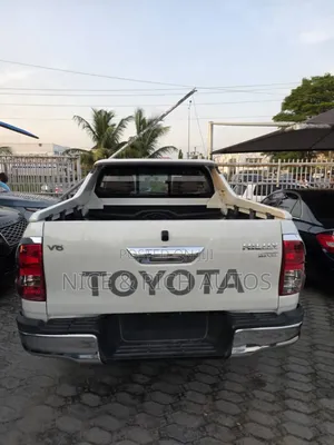 Toyota Hilux 2019 White