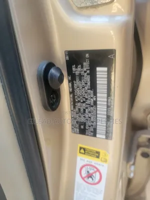 Toyota Highlander SE 2012 Gold