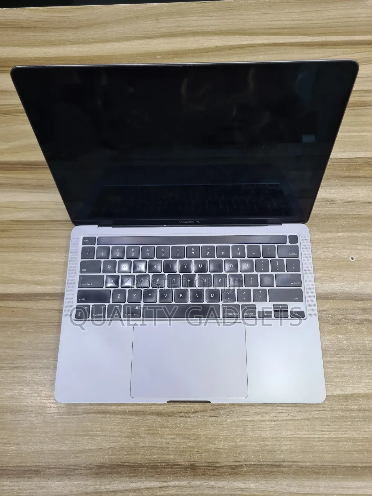 Laptop Apple MacBook Pro 2022 M2 8GB Apple M2 SSD 256GB