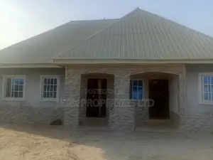 3bdrm Bungalow in Mobile Barracks, Makurdi for sale