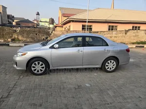 Toyota Corolla LE 4dr Sedan (1.8L 4cyl 4A) 2011 Silver