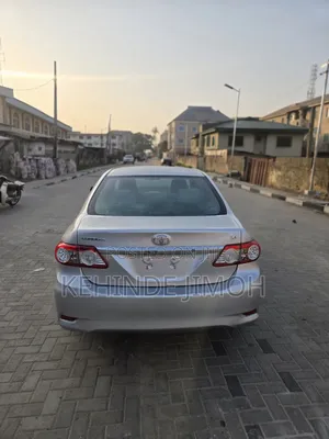 Toyota Corolla LE 4dr Sedan (1.8L 4cyl 4A) 2011 Silver