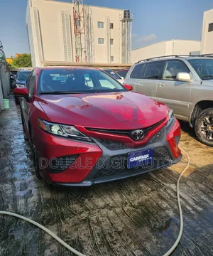 Toyota Camry SE FWD (2.5L 4cyl 8AM) 2018 Red