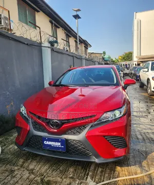 Toyota Camry SE FWD (2.5L 4cyl 8AM) 2018 Red