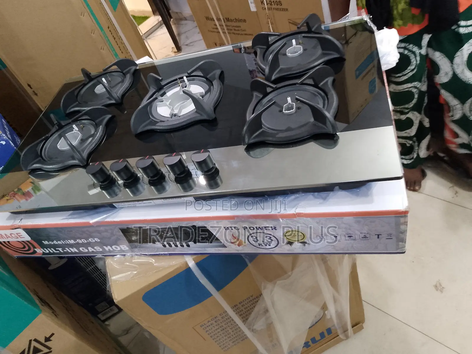 Five-Burner Image Gas Hob Optimized for Simultaneous Cooking