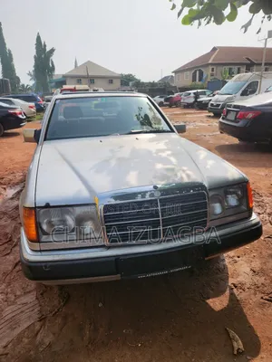 Mercedes-Benz E200 1986 Silver
