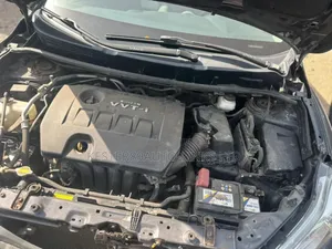 Toyota Matrix S Hatchback FWD (2.4L 4cyl 5A) 2010 Gray