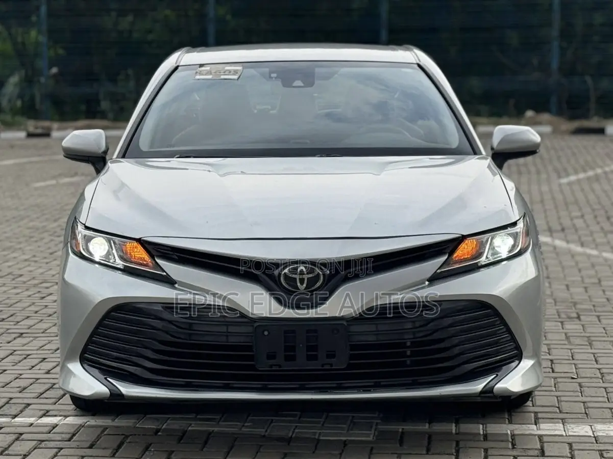 Toyota Camry LE FWD (2.5L 4cyl 8AM) 2018 Silver