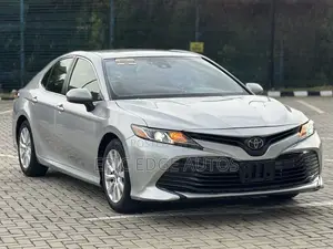 Toyota Camry LE FWD (2.5L 4cyl 8AM) 2018 Silver