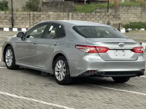 Toyota Camry LE FWD (2.5L 4cyl 8AM) 2018 Silver