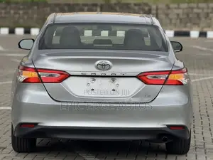 Toyota Camry LE FWD (2.5L 4cyl 8AM) 2018 Silver