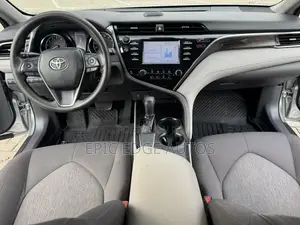 Toyota Camry LE FWD (2.5L 4cyl 8AM) 2018 Silver