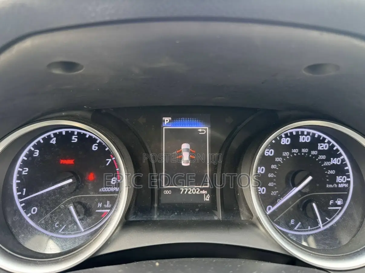 Toyota Camry LE FWD (2.5L 4cyl 8AM) 2018 Silver
