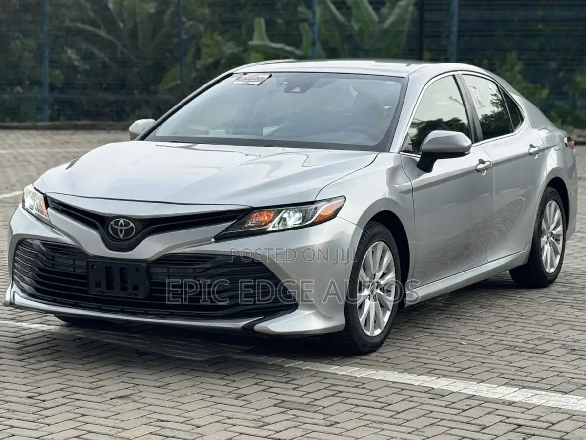 Toyota Camry LE FWD (2.5L 4cyl 8AM) 2018 Silver