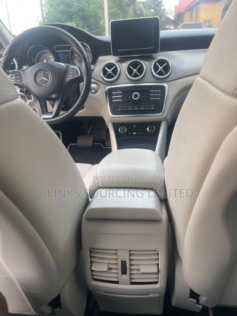 Mercedes-Benz GLA 250 2016 Gray