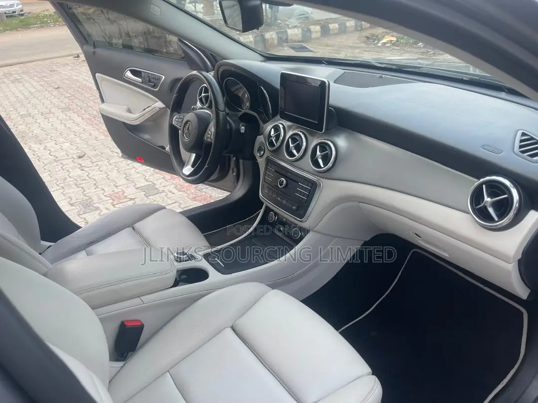 Mercedes-Benz GLA 250 2016 Gray