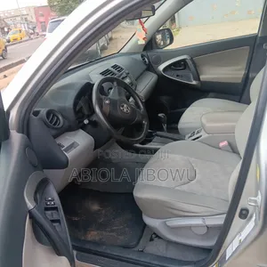 Toyota RAV4 2.5 2011 Silver