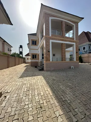 4bdrm Duplex in In An Estate for rent
