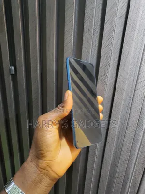 LG Q8 64 GB Blue