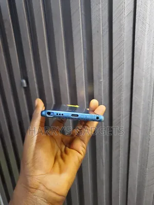 LG Q8 64 GB Blue