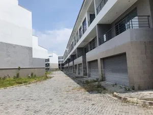 4bdrm Townhouse/Terrace in Twin Lakes, Chevron for sale