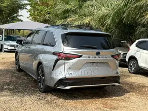 Toyota Sienna Limited AWD 7-Passenger 2023 Silver