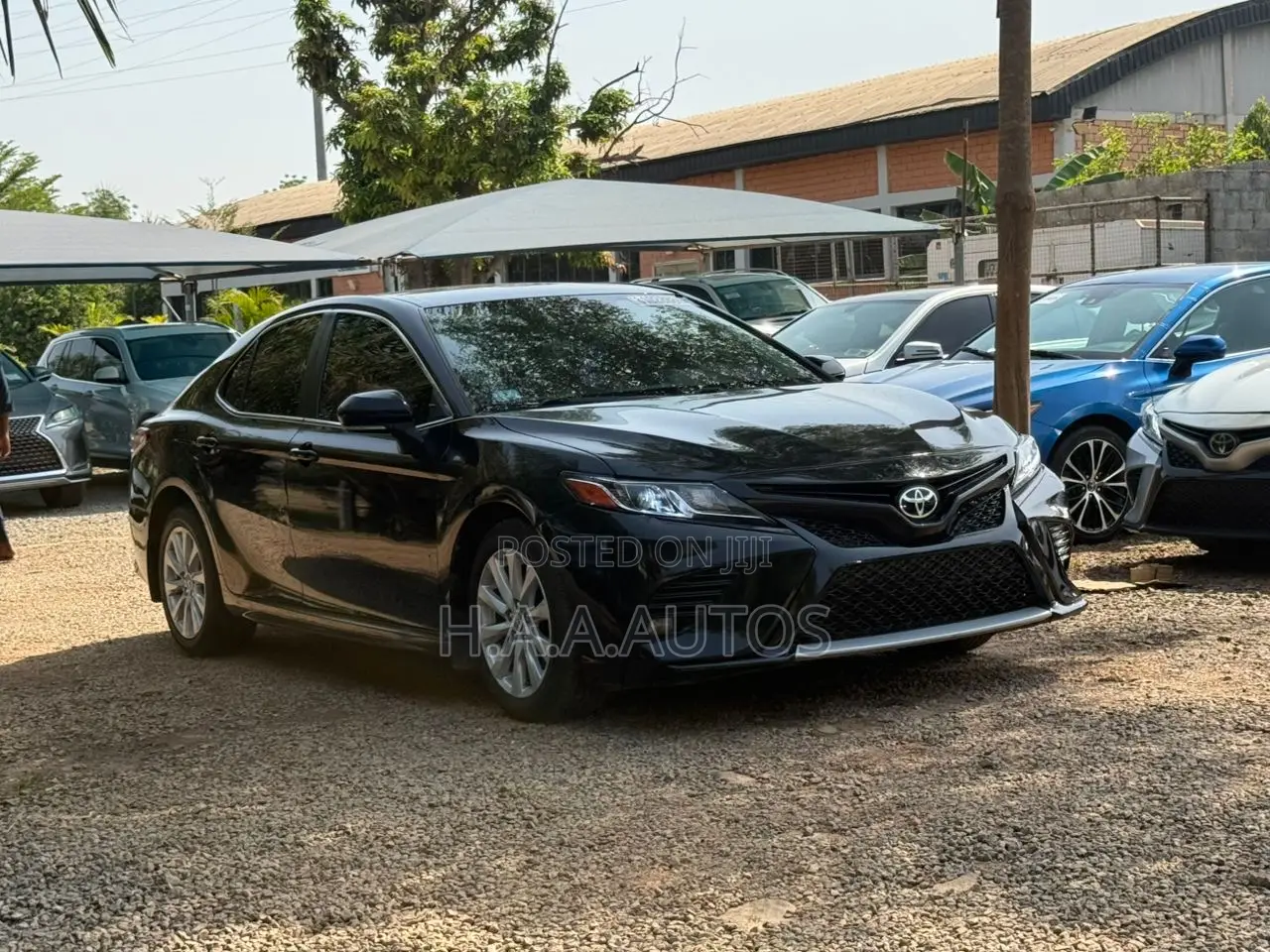 2020 Toyota Camry SE FWD - Image 1