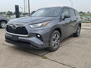 Toyota Highlander XLE 2022 Gray