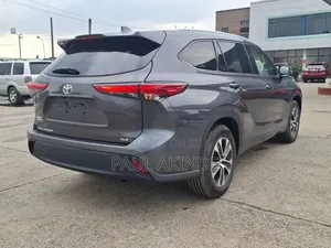 Toyota Highlander XLE 2022 Gray