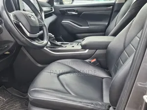 Toyota Highlander XLE 2022 Gray