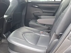 Toyota Highlander XLE 2022 Gray