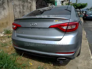 Hyundai Sonata Base Sedan FWD (2.4L 4cyl 6A) 2016