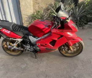Honda VF 2010 Red