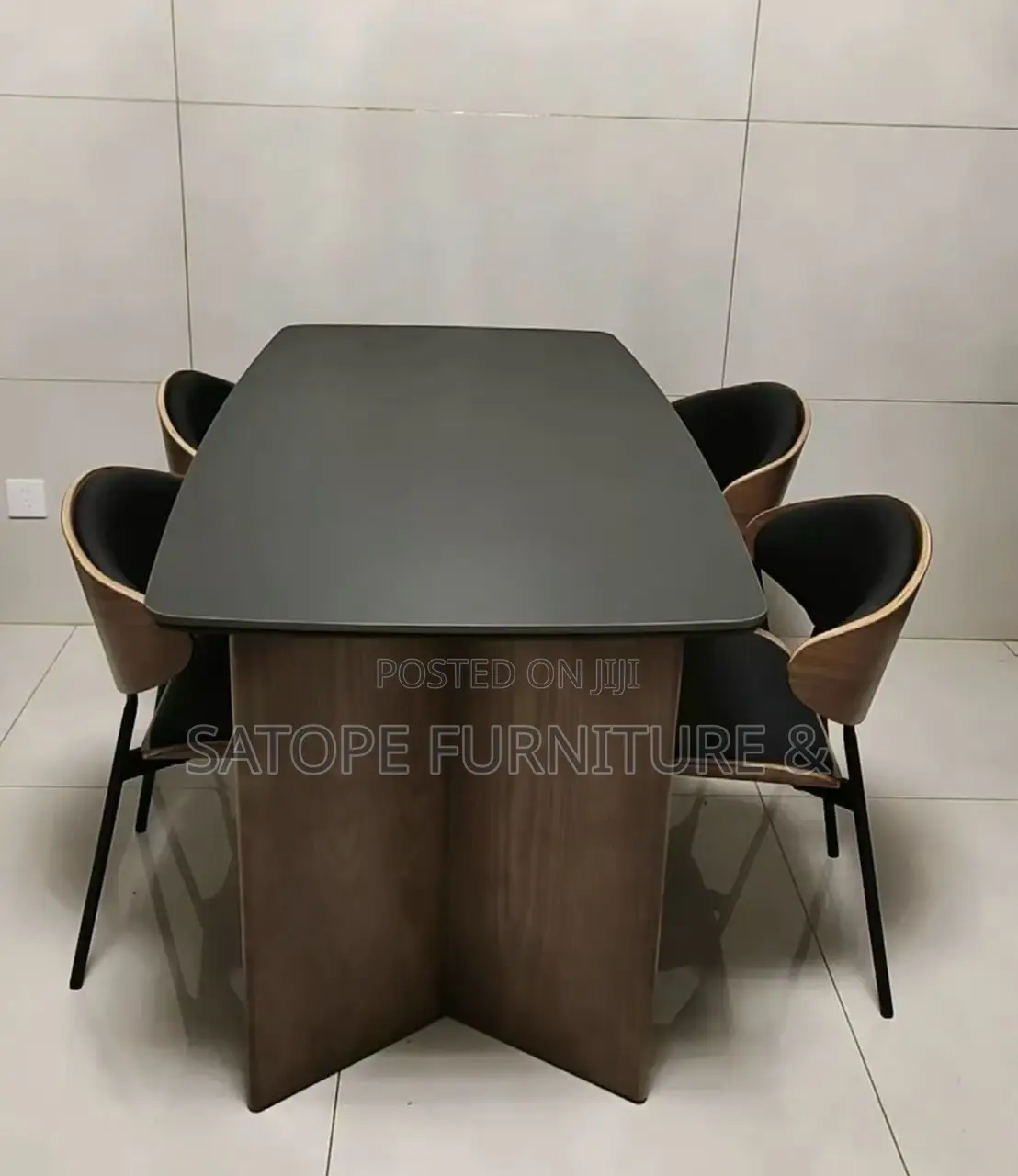 Elegant Design Dining Set by 6