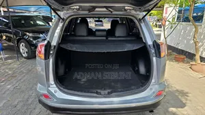 Toyota RAV4 LE AWD (2.5L 4cyl 6A) 2016 Silver