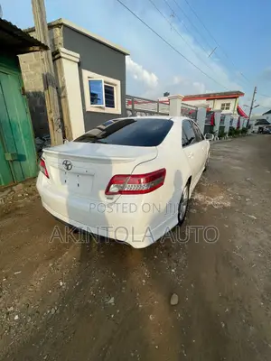 Toyota Camry SE 4dr Sedan (2.5L 4cyl 6A) 2011 White