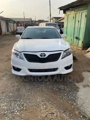 Toyota Camry SE 4dr Sedan (2.5L 4cyl 6A) 2011 White