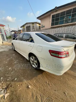 Toyota Camry SE 4dr Sedan (2.5L 4cyl 6A) 2011 White