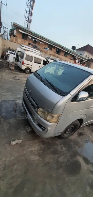Toyota HiAce 2006 Silver