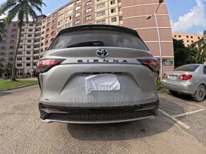 Toyota Sienna XLE 7-Passenger AWD 2025 Gray