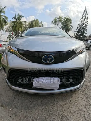 Toyota Sienna XLE 7-Passenger AWD 2025 Gray