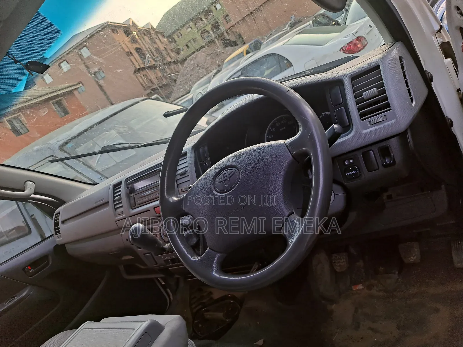 Toyota HiAce 2005 White