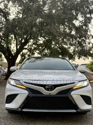 Toyota Camry XSE FWD (2.5L 4cyl 8AM) 2018 White