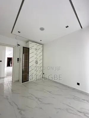 2bdrm Apartment in Lekki Phase 1 for sale
