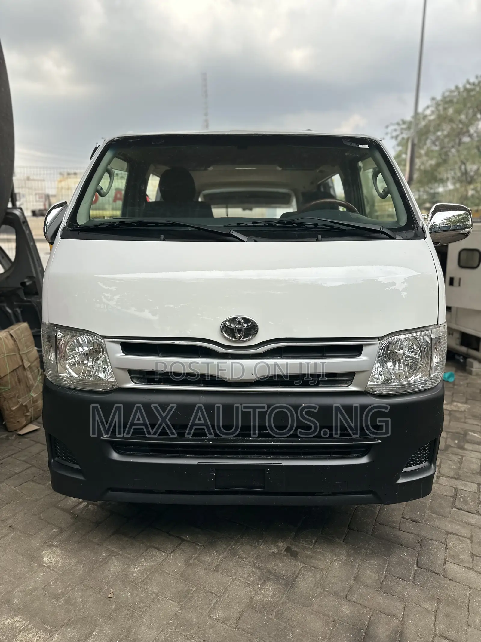 Toyota HiAce 2011 White